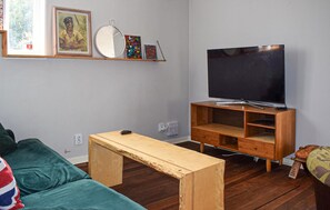 Una Smart TV, una chimenea