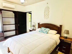 Departamento, balcón, vista a la alberca | Escritorio, espacio para trabajar con laptop y wifi gratis 