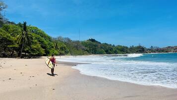 鄰近海灘、白沙