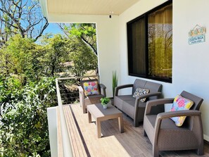 Suíte, sacada, vista para o pátio | Vista da sacada
