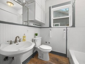 Pyyhkeet, saippua, vessapaperi