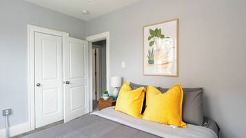 2 bedrooms, iron/ironing board, WiFi