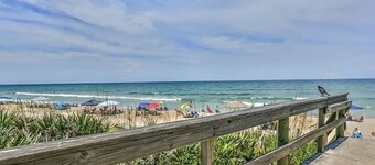 New luxury Beach Condo“Casa del Mar” Wlak to beach, resort style amenities