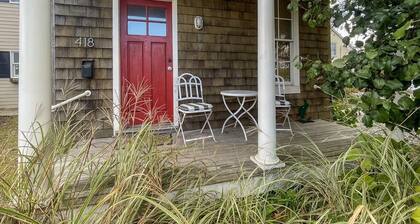 1 Block to Washington Street Mall. Pet Friendly.