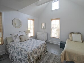2 bedrooms, iron/ironing board, free WiFi