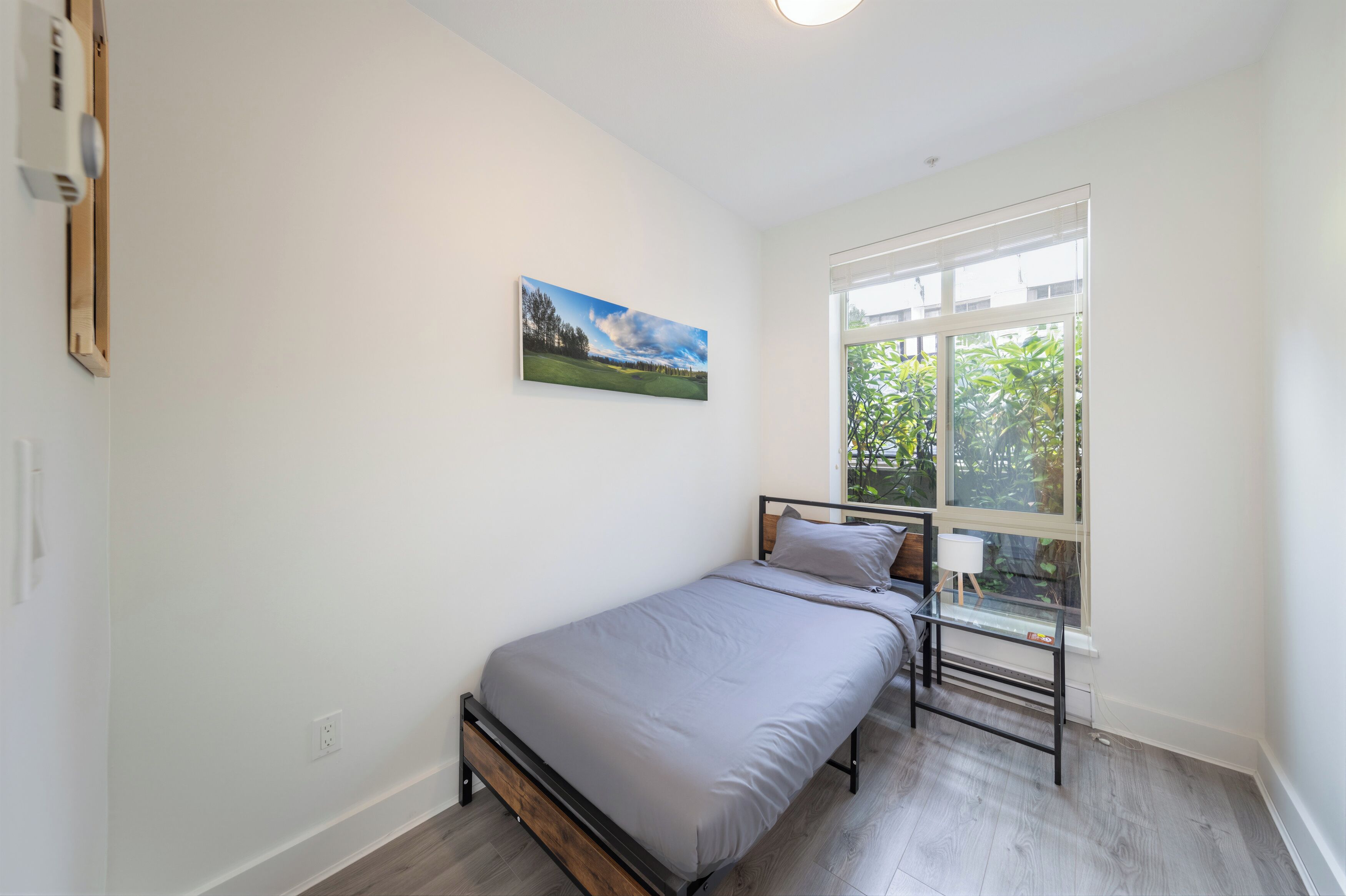 3 habitaciones, tabla de planchar con plancha, wifi y ropa de cama 