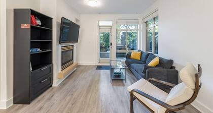 Spacious Modern 3BR Condo at UBC - Ideal for Families & Scholars