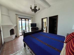 5 bedrooms, internet, bed sheets
