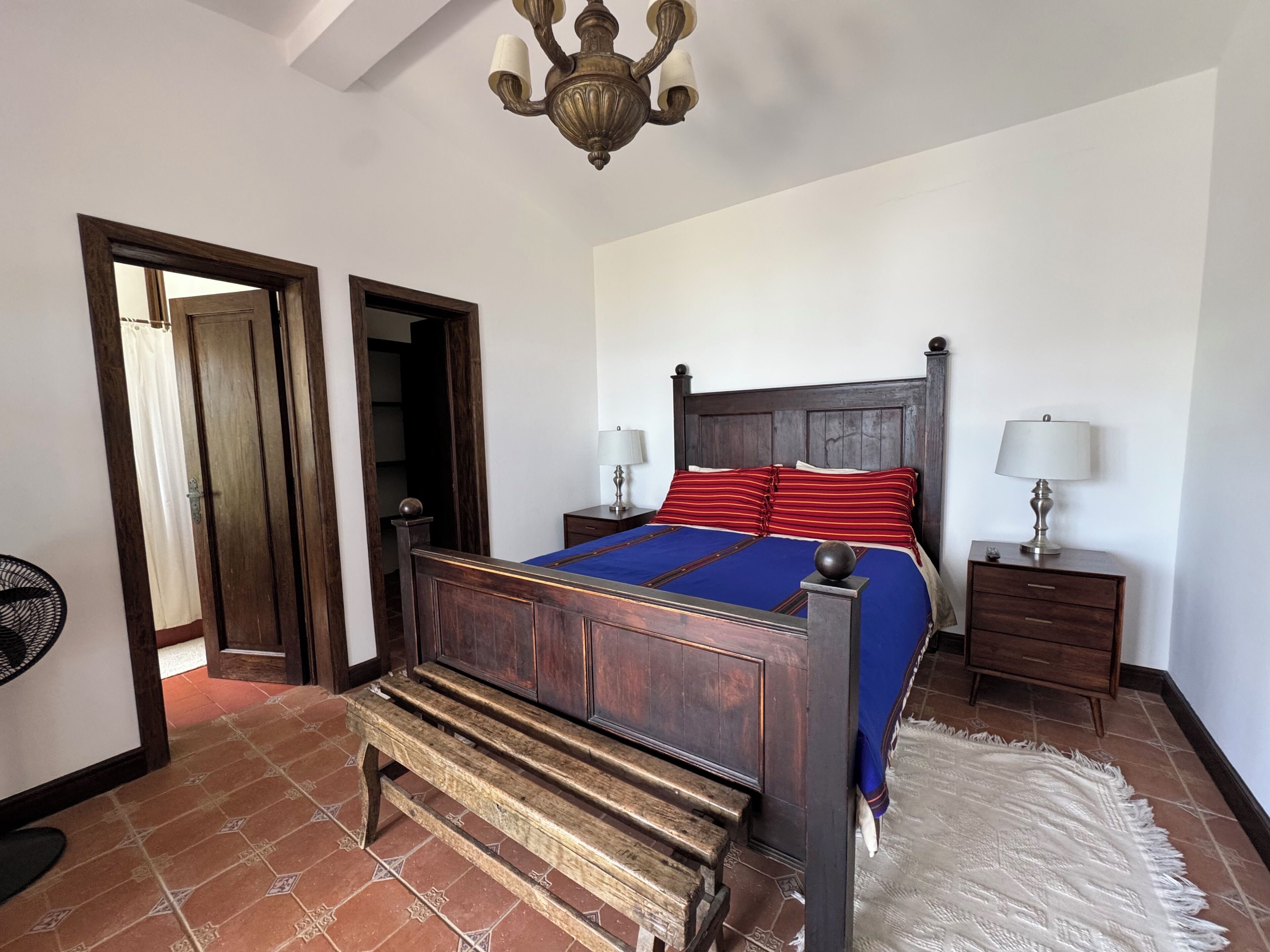 5 bedrooms, internet, bed sheets