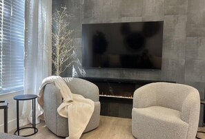 TV, fireplace
