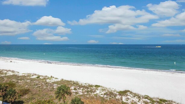 A beach with white sand, clear blue water, and scattered clouds. - Fantastic Avalon Condo (Ground Floor) - Renovated & Steps to Pool!   🏝️ (Clearwater)