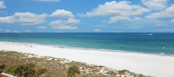 Fantastic Condo at Avalon - (Ground Floor) Fully Renovated!!!