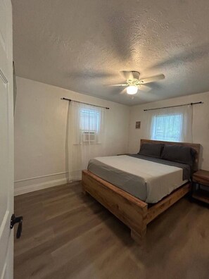 Fer et planche à repasser, Wi-Fi, draps fournis