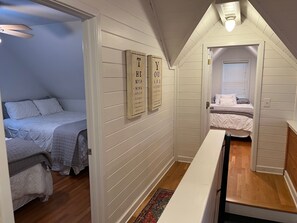 5 bedrooms, iron/ironing board, free WiFi, bed sheets - Must See at Lake Wedowee! Year-round deep water that comfortably sleeps 14-16. (Wedowee)