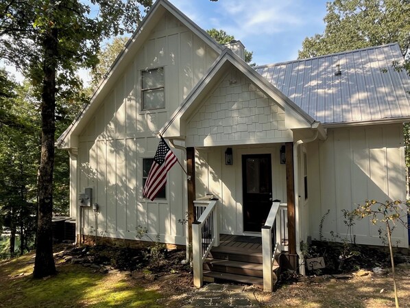 Exterior - Must See at Lake Wedowee! Year-round deep water that comfortably sleeps 14-16. (Wedowee)