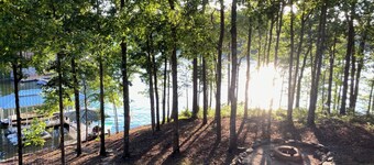 Must See at Lake Wedowee!  Year-round deep water that comfortably sleeps 14-16.