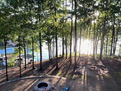 Must See at Lake Wedowee! Year-round deep water that comfortably sleeps 14-16.