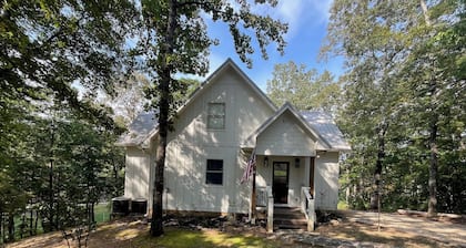 Must See at Lake Wedowee! Year-round deep water that comfortably sleeps 14-16.