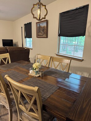 Dining -
Take it easy at this unique and tranquil getaway! (Carriere)