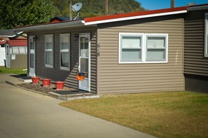 Exterior - 3-bedroom building in enchanting Harpers Ferry with AC (Harpers Ferry)