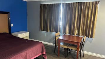 Deluxe Single Room | Desk, iron/ironing board, free WiFi
