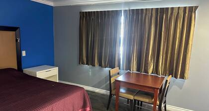 Driftwood Motel - Colton