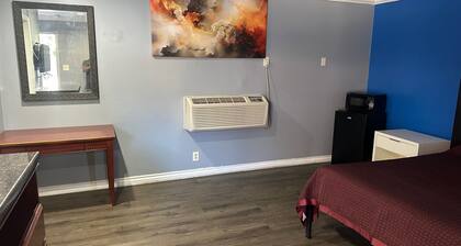 Driftwood Motel - Colton