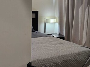 2 chambres, fer et planche à repasser, accès au Wi-Fi (inclus)