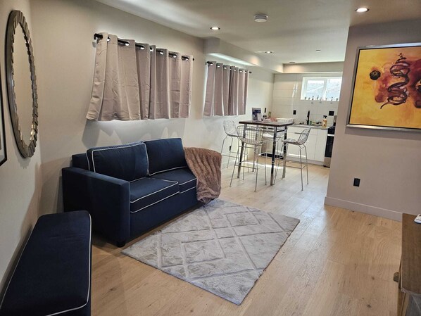 Smart TV - Spacious 2BR modern living in Central Eastside location (Los Angeles)