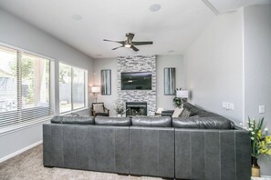 Télévision, cheminée