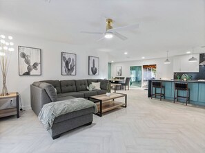 Téléviseur, table de ping-pong