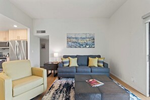TV - Modern Scottsdale Condo with Private Patio, Community Pool and Hot Tub (Scottsdale)