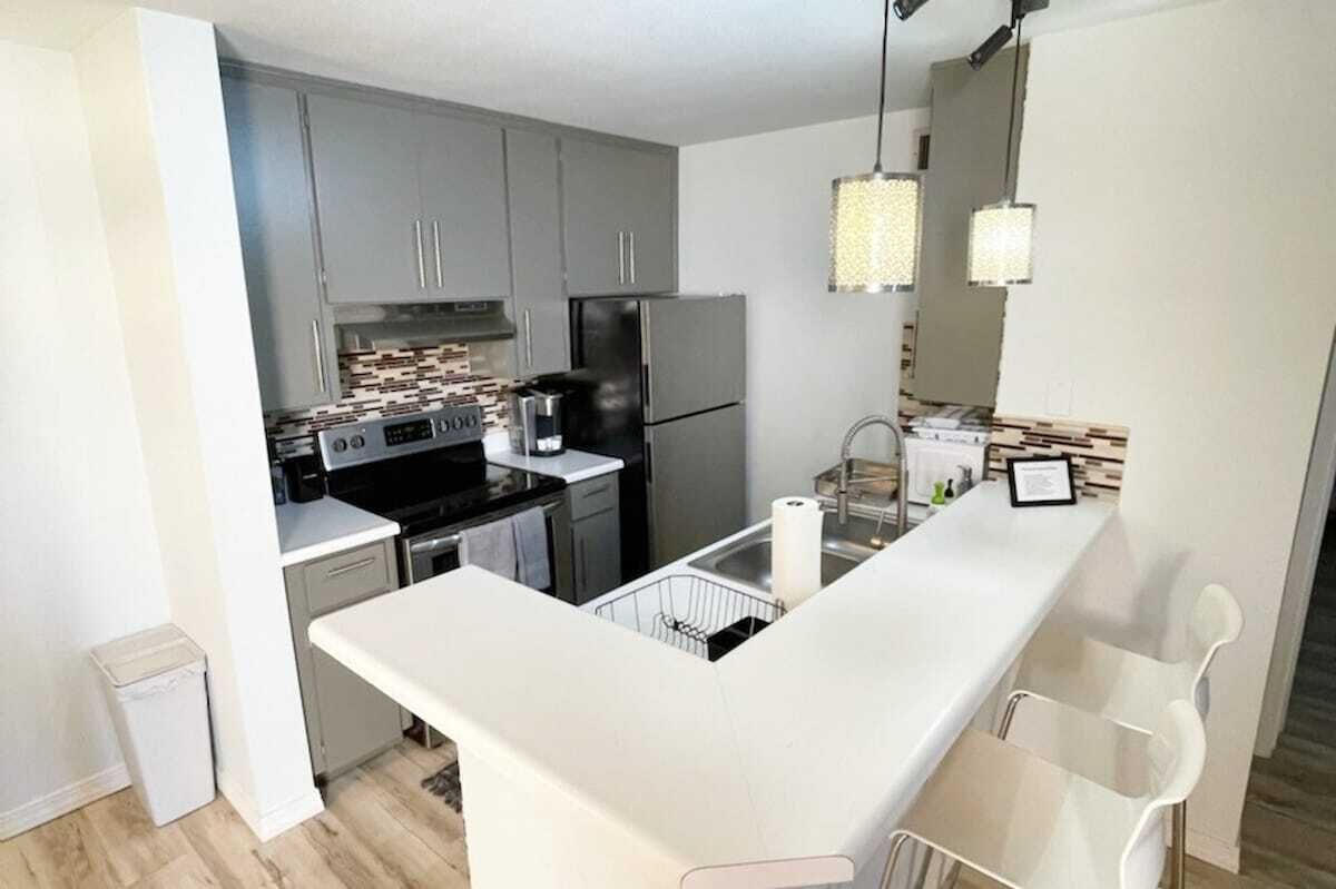 雪櫃、微波爐、焗爐、爐具