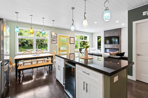 NEW-Seas the Day-Walking to Chesterman - Hot tub