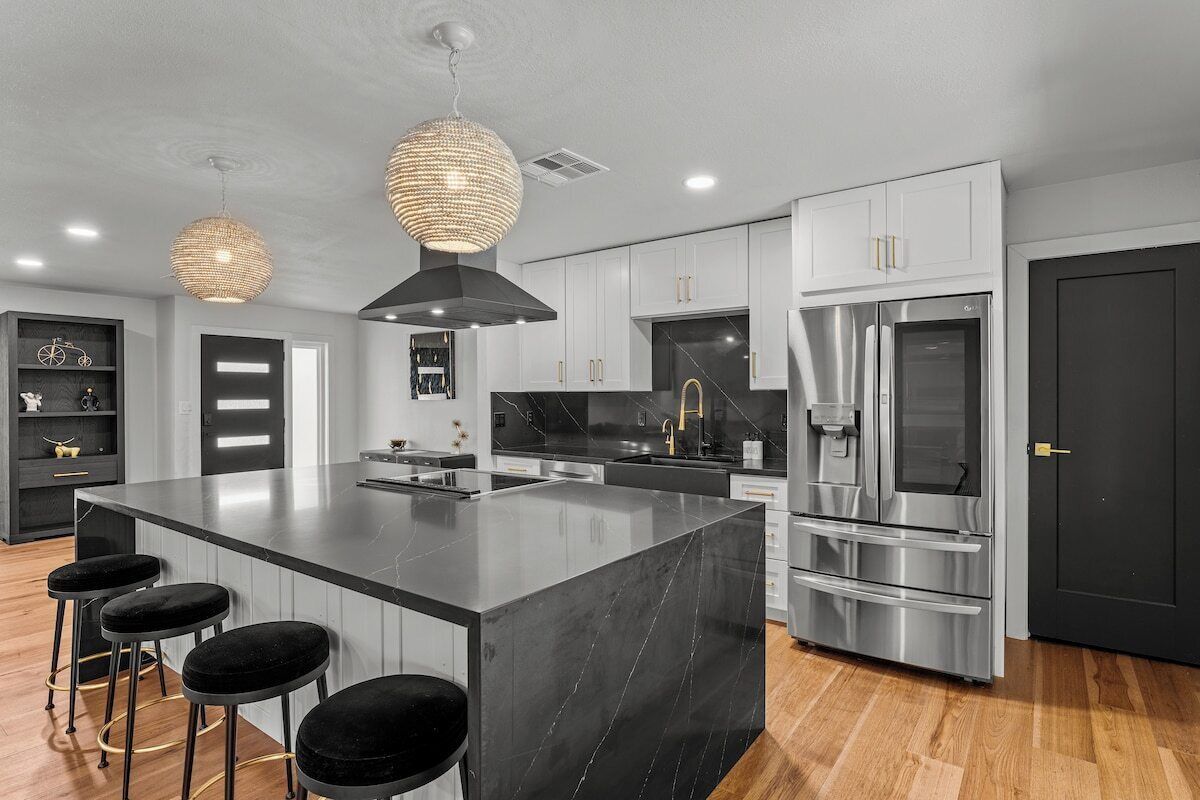 雪櫃、微波爐、焗爐、爐具