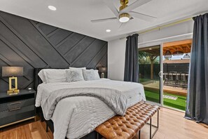 4 bedrooms, iron/ironing board, free WiFi, bed sheets - Sleeps 8, Modern Luxury, Near Old Town with Pool! (Scottsdale)