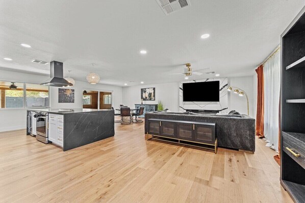 Smart TV, fireplace, ping pong
