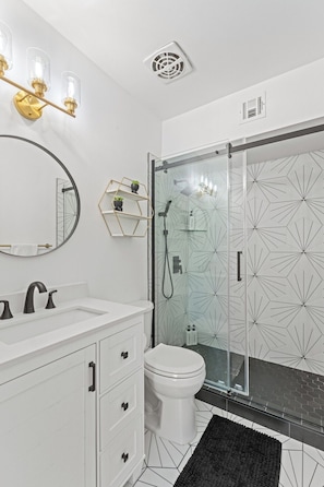Shower, towels - Old Town Chic, a stylish condo in the best location (Scottsdale)