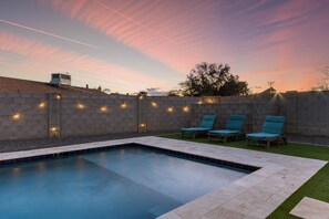 Unclassified image, 4 of 53, button