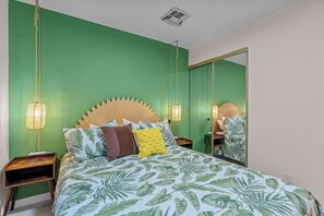 4 bedrooms, iron/ironing board, free WiFi, bed sheets