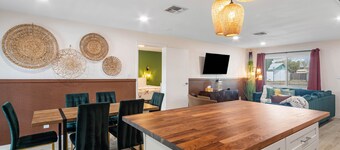 Charming Phoenix Desert Boho - 4BR home with pool, sleeps 8, pet-friendly.