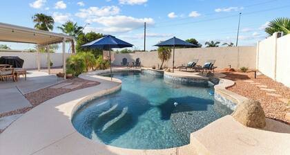 Desert Oasis Retreat w/ Private Pool, Modern Comfort & Space for 10!
