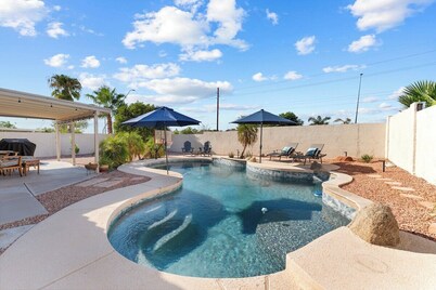 Desert Oasis Retreat w/ Private Pool, Modern Comfort & Space for 10!
