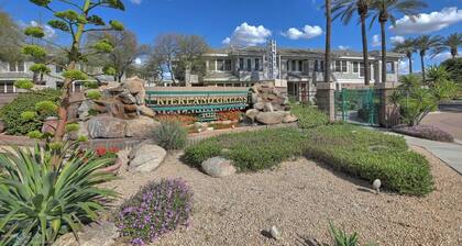 Modern Kierland Condo w/ Shared Pool + Close to Dining and Shopping!