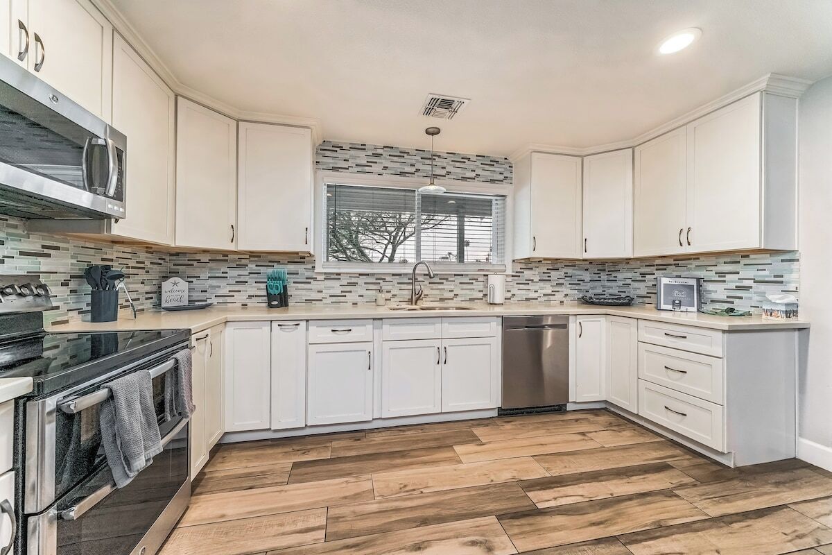 冰箱、微波炉、烤箱、炉灶