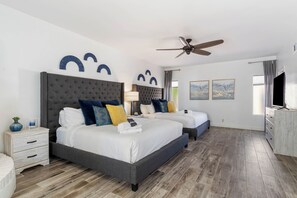 6 bedrooms, iron/ironing board, free WiFi, bed sheets - Luxurious 6-bedroom home in Scottsdale, perfect for 14 guests, with pool views. (Scottsdale)