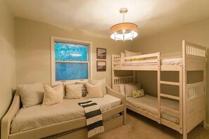 4 habitaciones, tabla de planchar con plancha y wifi 