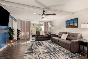 Smart TV, fireplace