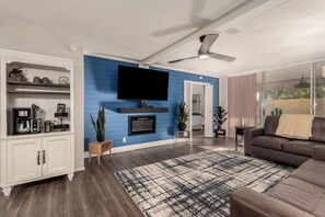 Smart TV, fireplace - Modern 2BR Condo w/ Pool Access near Old Town (Scottsdale)