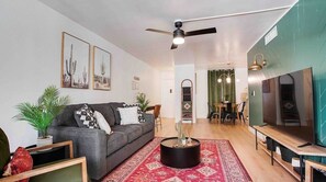 テレビ、卓球台